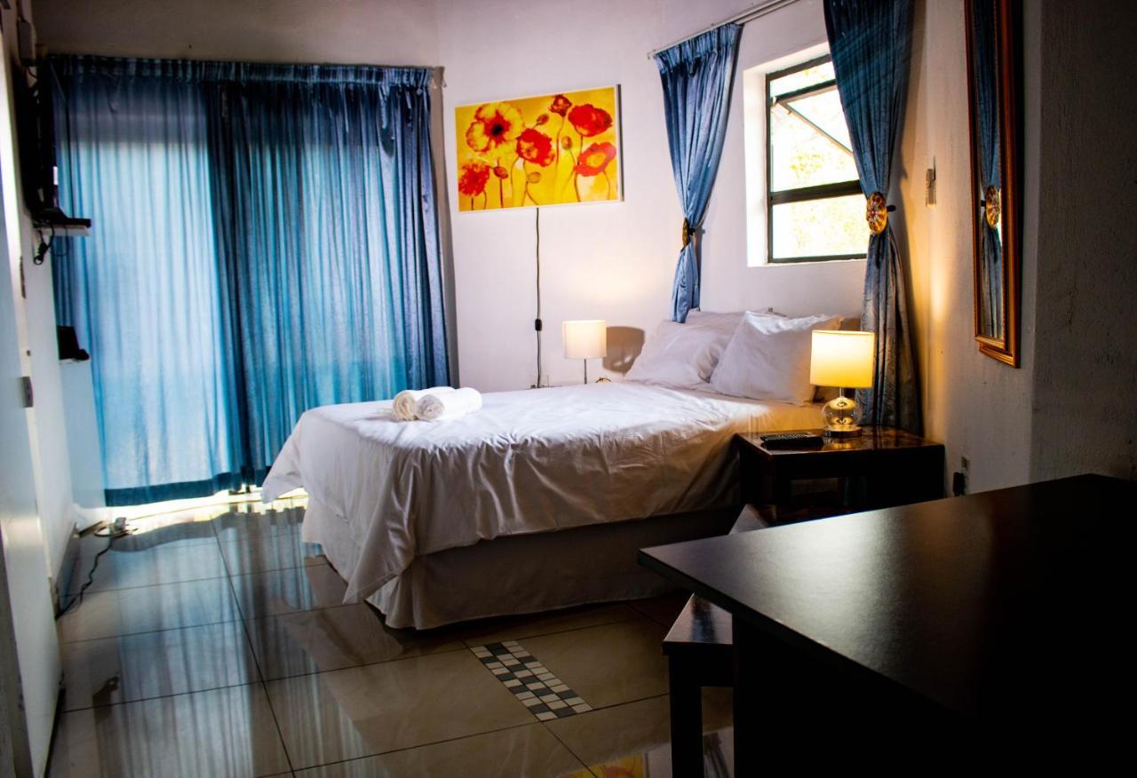 Nanisto Bush Lodge Marloth Park Extérieur photo